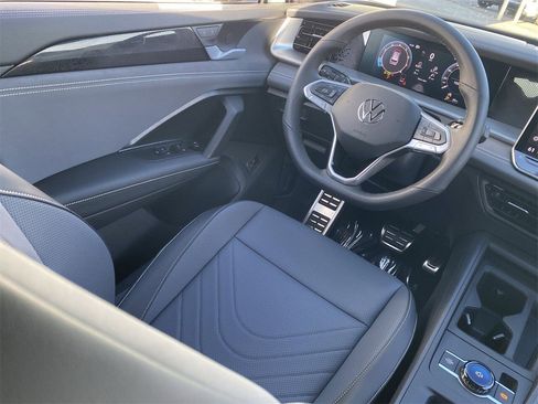 New 2026 Volkswagen Tiguan SE R-Line image 10