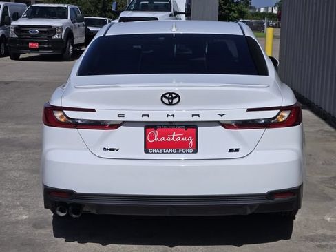 Used 2026 Toyota Camry SE w/ Convenience Package FWD image 9