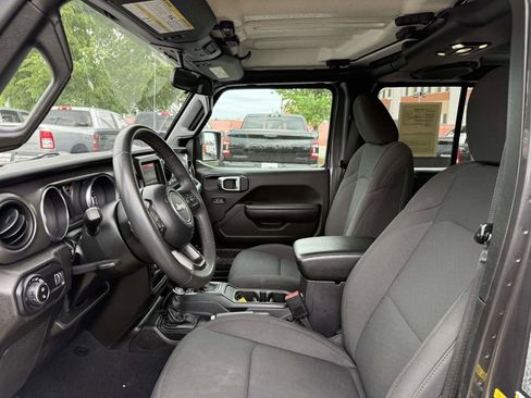 Used 2023 Jeep Gladiator Sport AWD/4WD image 14