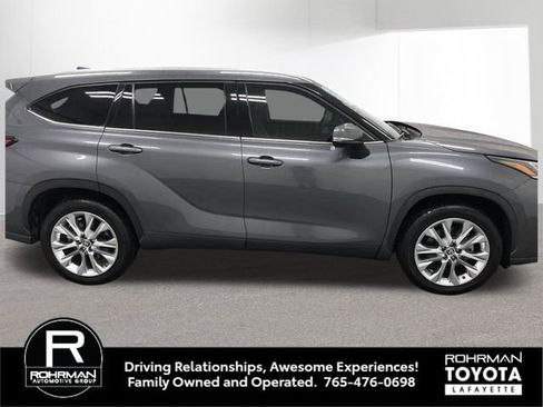 Used 2023 Toyota Highlander Limited image 8