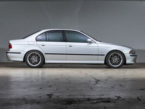 Used 2003 BMW M5 RWD image 4