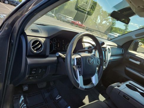 Used 2018 Toyota Tundra SR5 RWD image 17