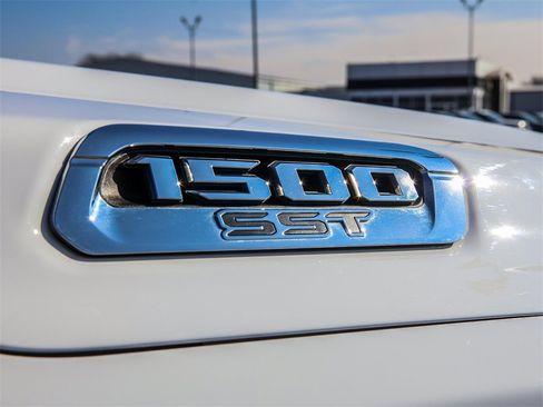 Used 2025 RAM 1500 Laramie image 13