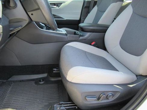 Used 2024 Toyota RAV4 XLE image 18