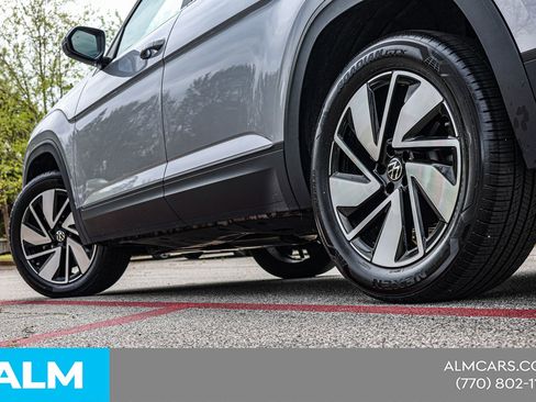 Used 2025 Volkswagen Atlas SE image 16