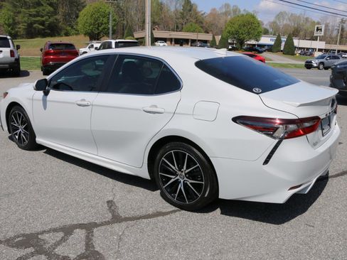 Used 2024 Toyota Camry SE FWD image 3
