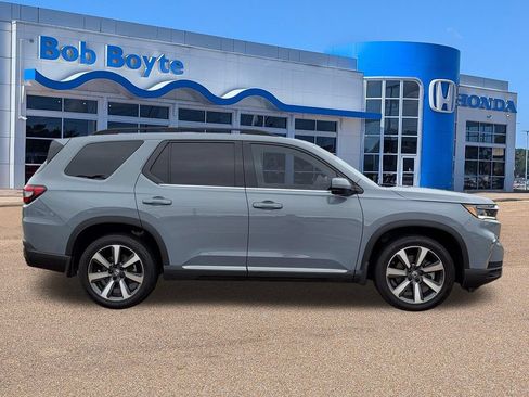 Certified 2025 Honda Pilot Touring image 4