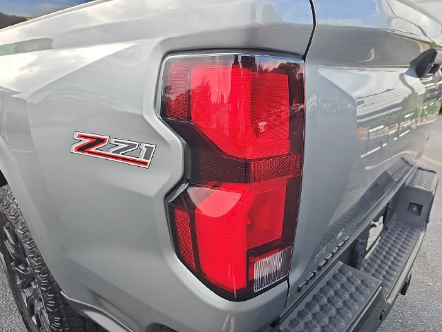 Used 2024 Chevrolet Colorado Z71 w/ Z71 Convenience Package 2 AWD/4WD image 37