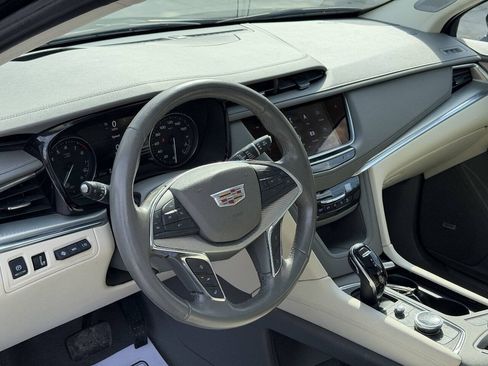 Used 2021 Cadillac XT5 Premium Luxury FWD image 12