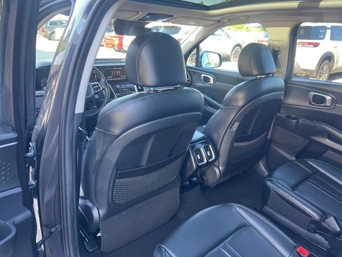 Used 2022 Kia Sorento EX w/ Panoramic Sunroof Package AWD/4WD image 10
