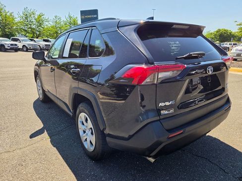 Used 2021 Toyota RAV4 LE AWD/4WD image 5