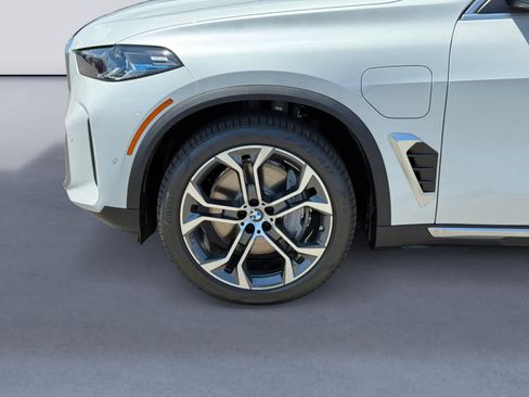 New 2026 BMW X5 xDrive50e w/ Climate Comfort Package AWD/4WD image 9