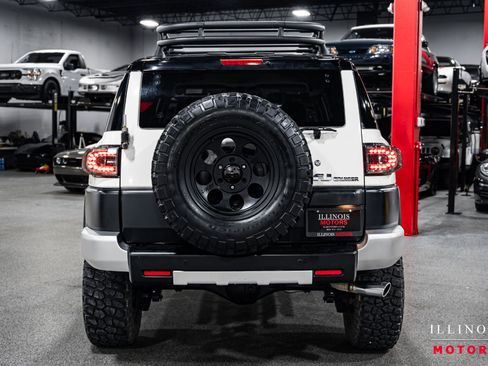 Used 2010 Toyota FJ Cruiser w/ Convenience Pkg image 4