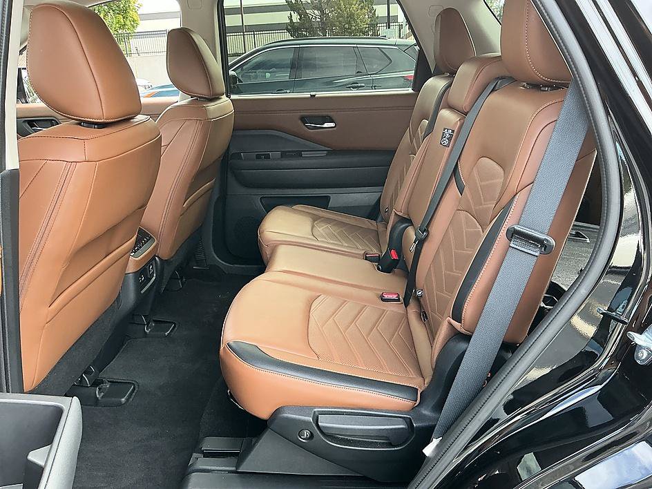 Certified 2024 Nissan Pathfinder Platinum w/ Cargo Package FWD image 24