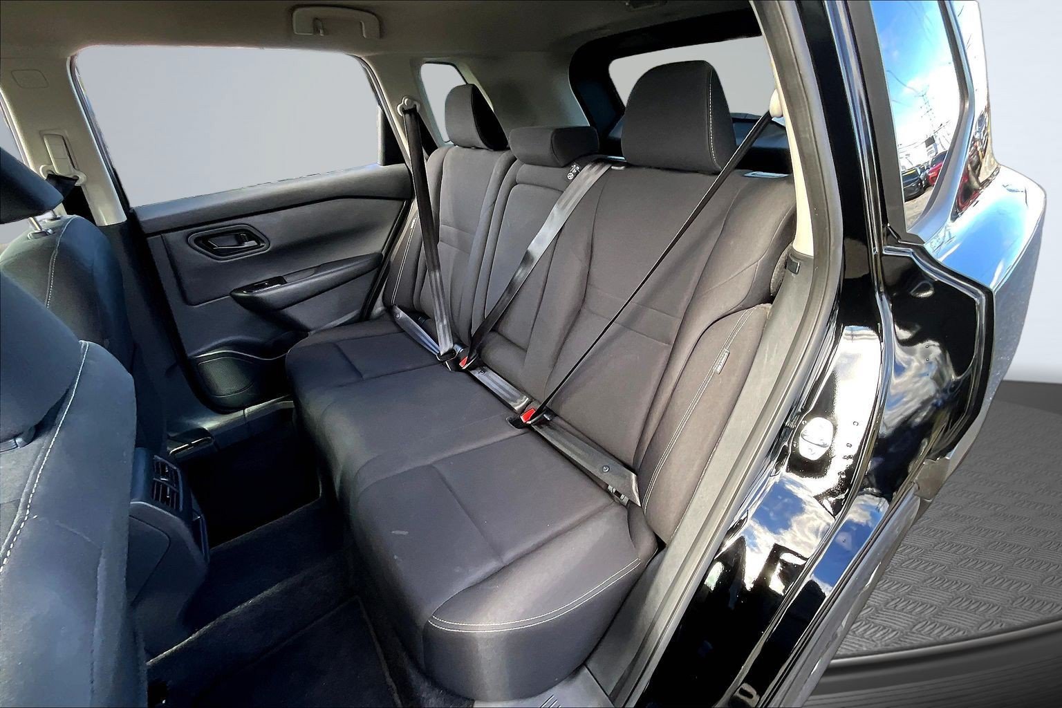 Used 2025 Nissan Rogue S AWD/4WD image 20