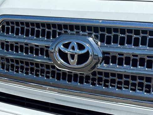 Used 2017 Toyota Tacoma TRD Sport AWD/4WD image 13