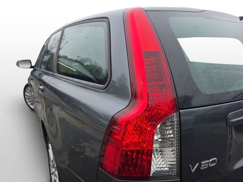 Used 2009 Volvo V50 2.4i image 42