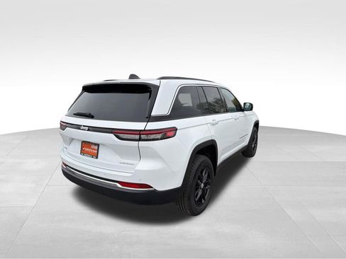 Certified 2025 Jeep Grand Cherokee Laredo X w/ Luxury Tech Group I AWD/4WD image 8