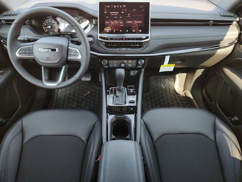 New 2026 Jeep Compass Latitude image 19