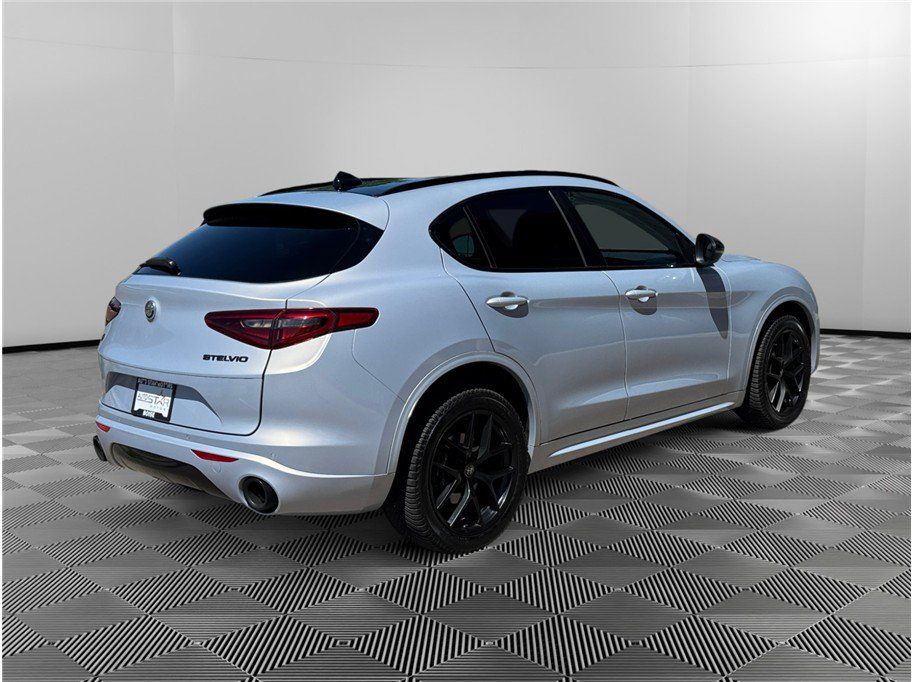 Used 2020 Alfa Romeo Stelvio Sport w/ Quick Order Package 22J Sport AWD/4WD image 5