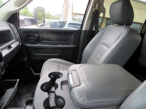 Used 2018 RAM 3500 Tradesman w/ Chrome Appearance Group image 15