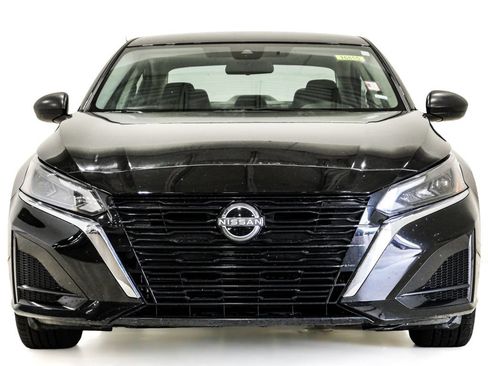 Used 2024 Nissan Altima 2.5 SV FWD image 2