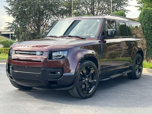 Used 2025 Land Rover Defender 130 X-Dynamic SE AWD/4WD image 1