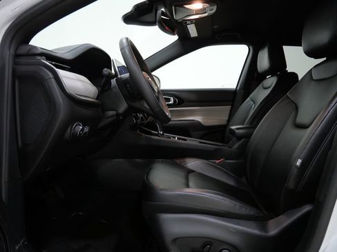 Used 2025 Jeep Compass Limited image 12