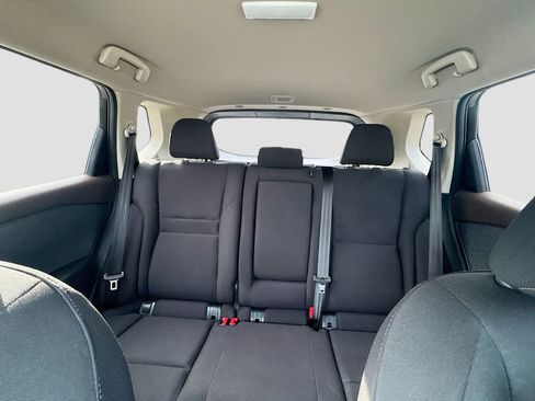 Used 2023 Nissan Rogue S image 23