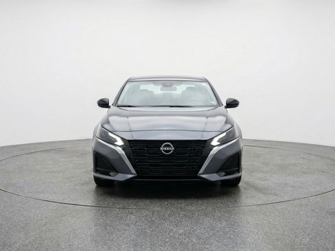 Used 2025 Nissan Altima 2.5 SV image 2