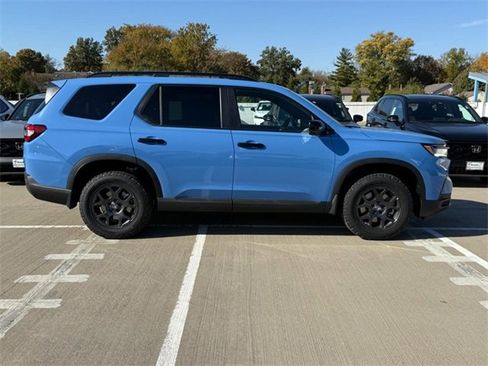 New 2025 Honda Pilot TrailSport image 2