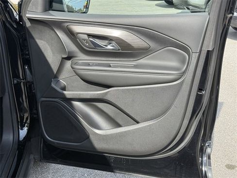 Used 2024 GMC Terrain SLT image 37