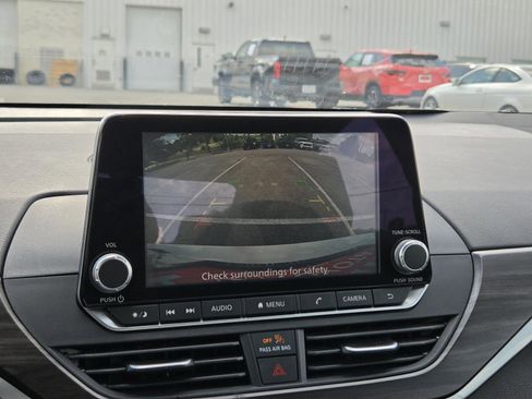 Used 2024 Nissan Altima 2.5 SV FWD image 20