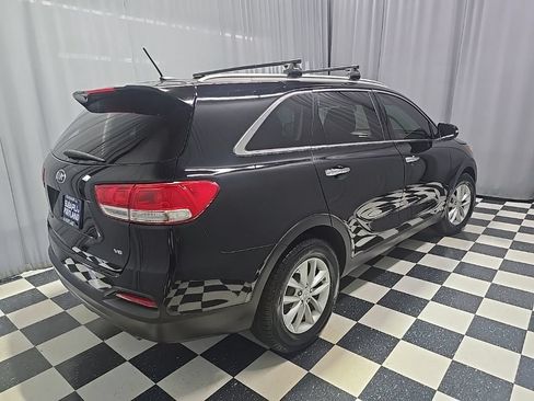 Used 2017 Kia Sorento AWD image 8