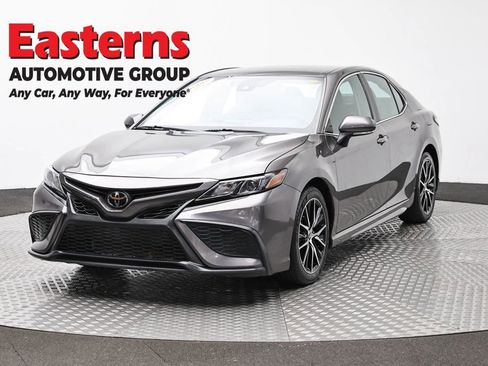 Used 2023 Toyota Camry SE FWD image 1