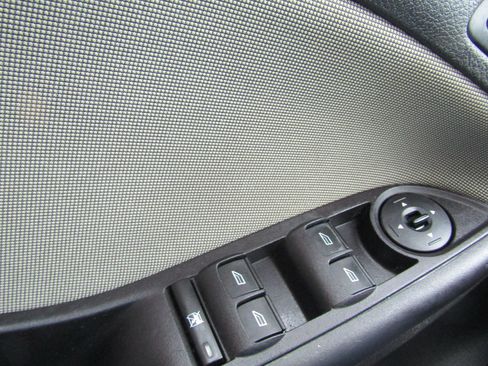 Used 2013 Ford Focus SE w/ SE Winter Pkg FWD image 28