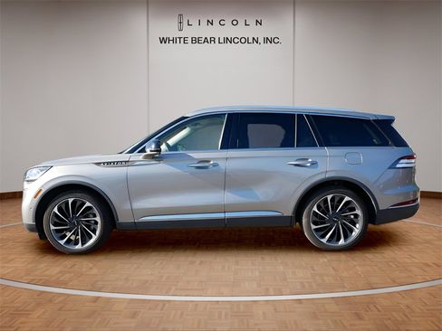 Used 2023 Lincoln Aviator Reserve w/ Equipment Group 201A image 12