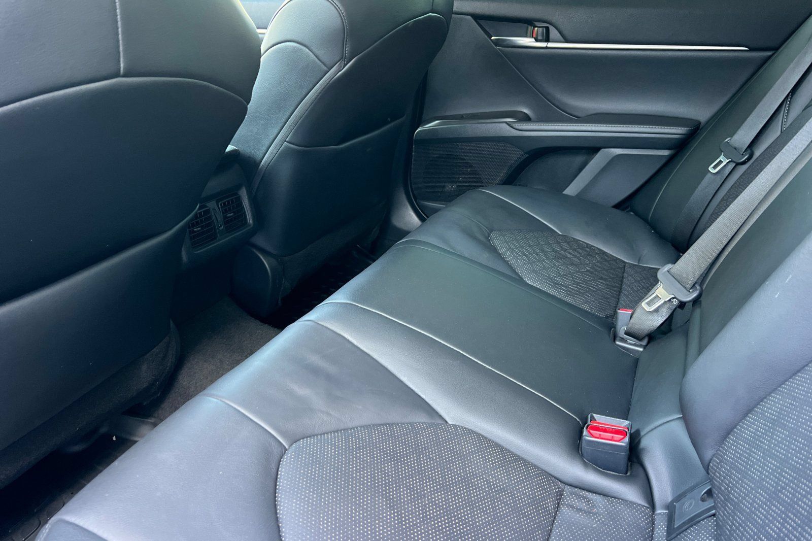 Used 2022 Toyota Camry XSE FWD image 16