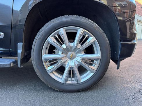 Used 2022 Chevrolet Silverado 1500 High Country w/ High Country Premium Package image 7