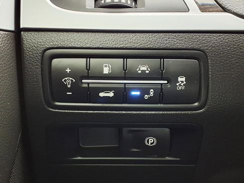 Used 2017 Genesis G80 3.8 RWD image 22