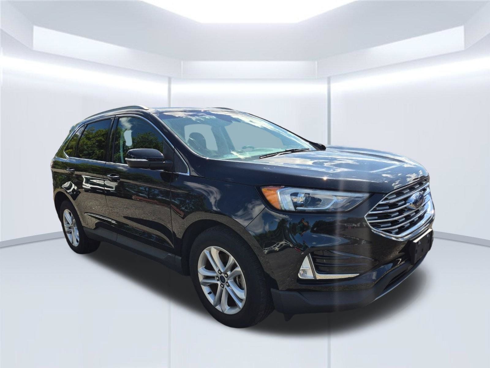 Used 2019 Ford Edge SEL w/ Equipment Group 201A AWD/4WD image 2