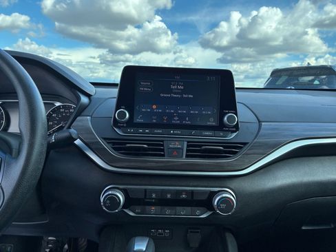 Used 2025 Nissan Altima 2.5 SV image 17