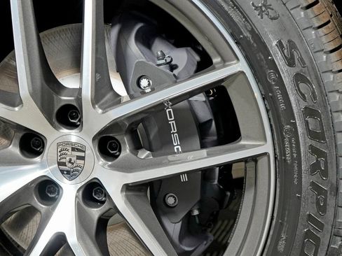 Certified 2026 Porsche Macan AWD/4WD image 37