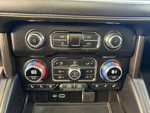 Used 2021 GMC Yukon XL AT4 image 32