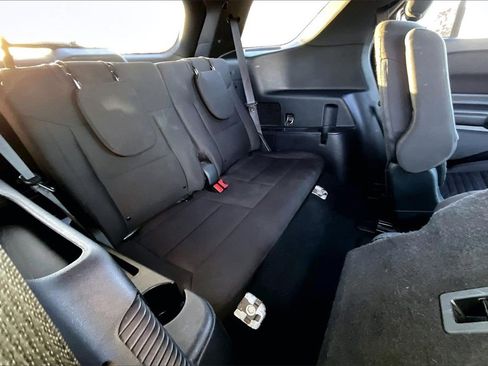 Used 2020 Ford Explorer XLT image 30