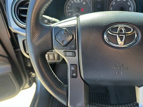 Used 2019 Toyota Tacoma TRD Sport AWD/4WD image 4