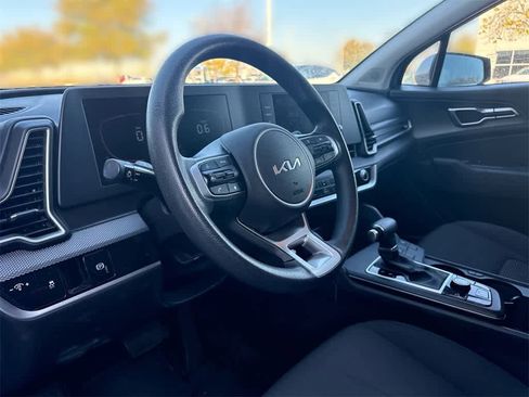 Used 2023 Kia Sportage LX image 3