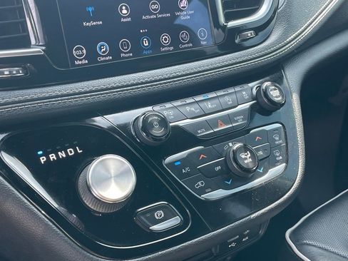 Used 2018 Chrysler Pacifica Limited w/ Advanced Safetytec Group image 17