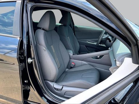 Used 2023 Hyundai Elantra SEL FWD image 9