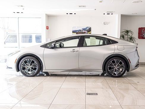 Used 2026 Toyota Prius XLE FWD image 6